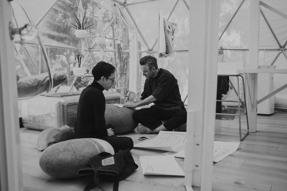 Dr. Frederik G. Pferdt in a one-to-one conversation