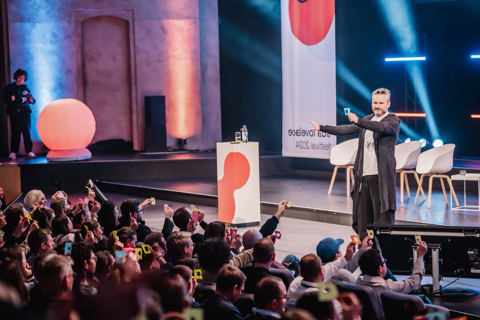 Frederik G. Pferdt speaking on stage